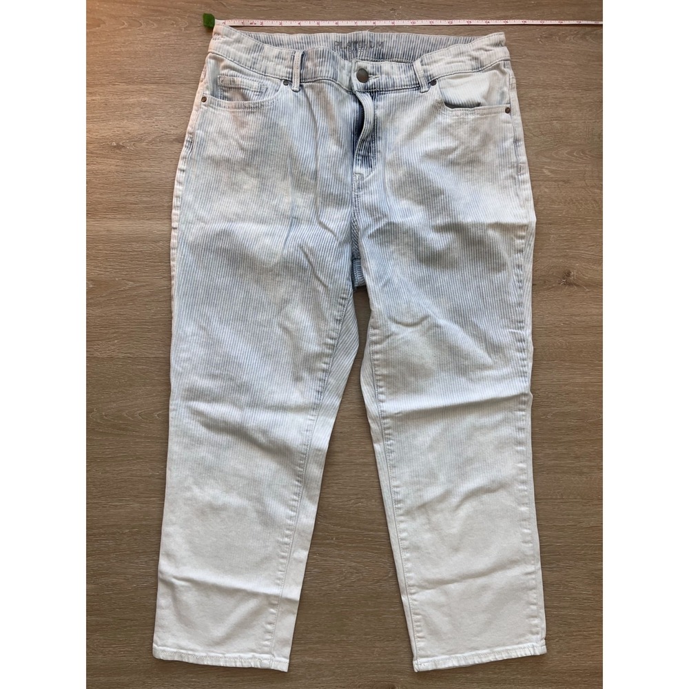 Chico's Platinum Cropped Jeans Womens 30x22 Light Blue Pinstripe Pockets Outdoor